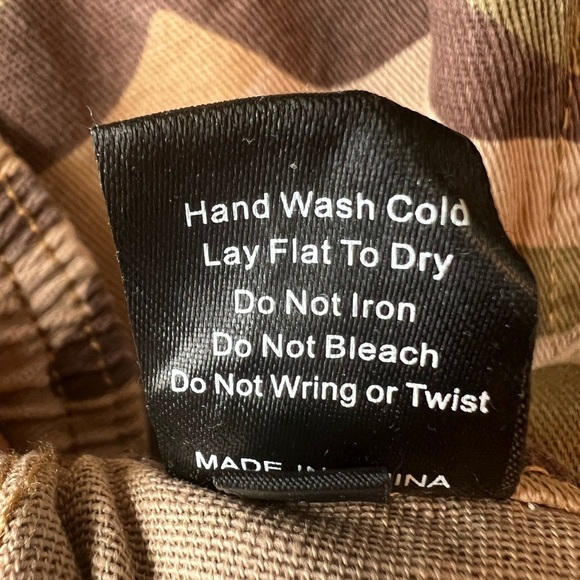 NWOT Cargo Camo pants - Picture 14 of 14